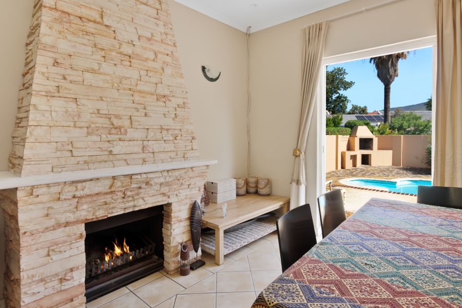 4 Bedroom Property for Sale in Morningside Western Cape